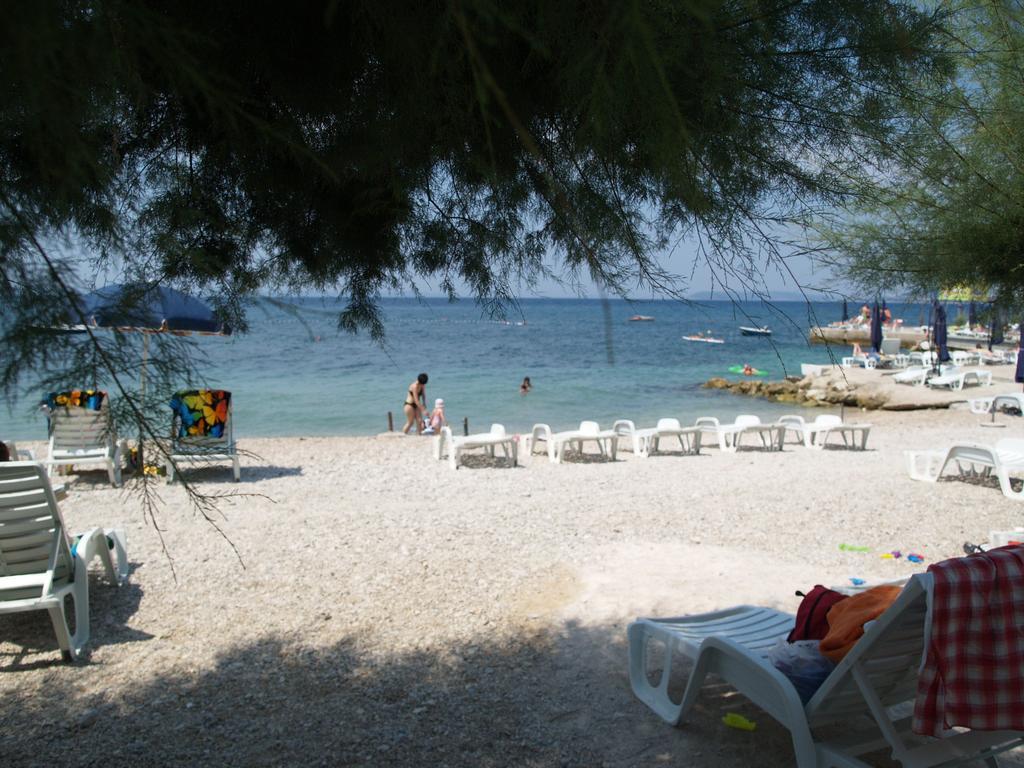 Beach Guesthouse Mediteran Podstrana Bagian luar foto