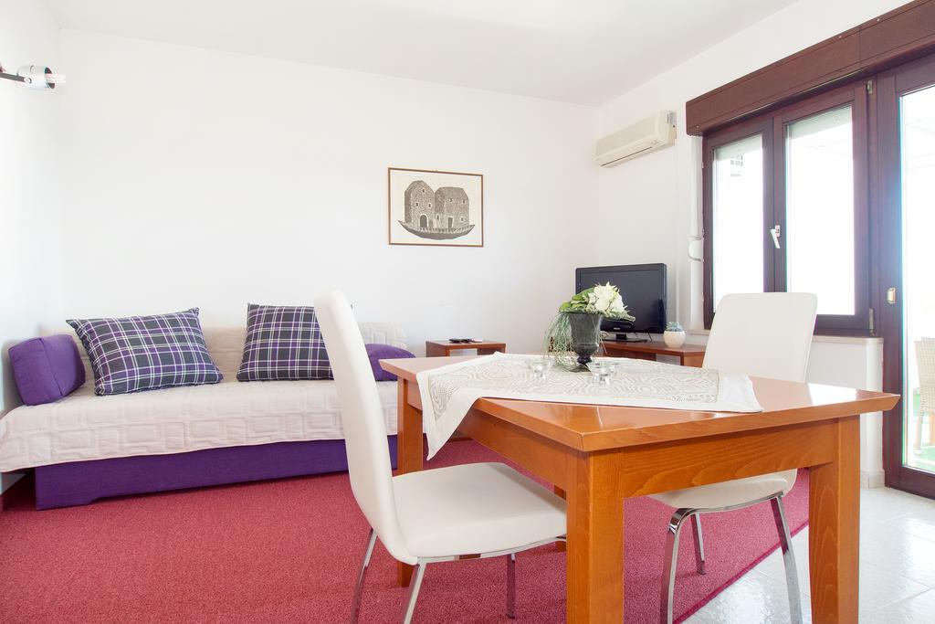 Beach Guesthouse Mediteran Podstrana Ruang foto