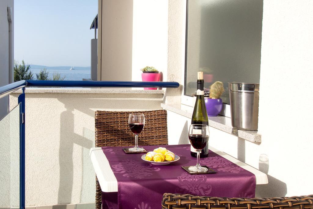 Beach Guesthouse Mediteran Podstrana Bagian luar foto