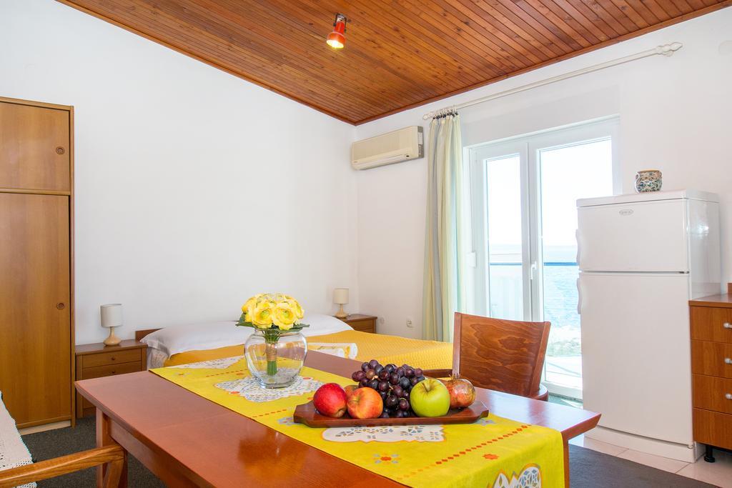 Beach Guesthouse Mediteran Podstrana Ruang foto