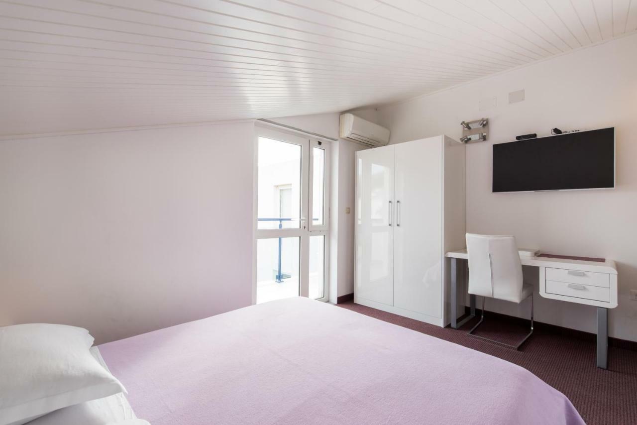 Beach Guesthouse Mediteran Podstrana Bagian luar foto