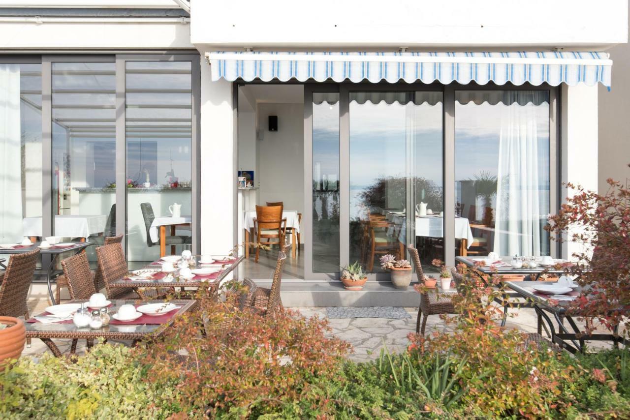 Beach Guesthouse Mediteran Podstrana Bagian luar foto