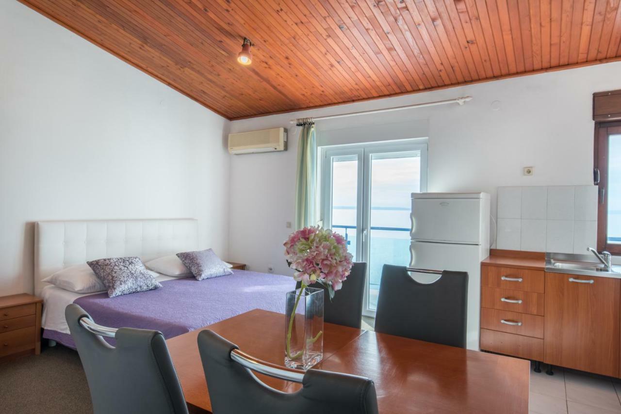 Beach Guesthouse Mediteran Podstrana Bagian luar foto