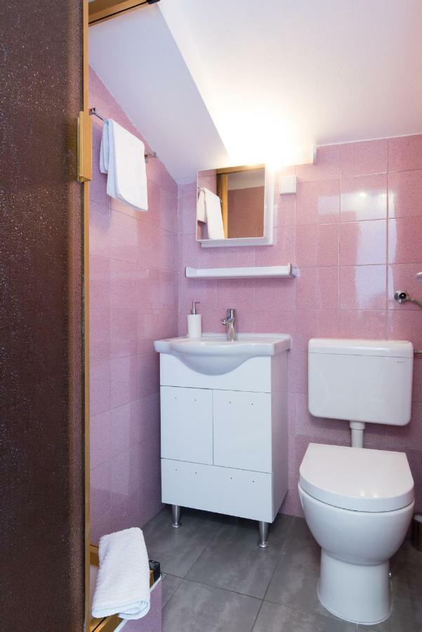 Beach Guesthouse Mediteran Podstrana Bagian luar foto