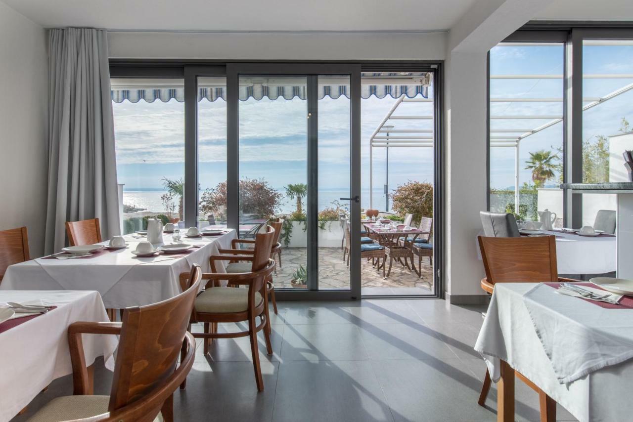 Beach Guesthouse Mediteran Podstrana Bagian luar foto